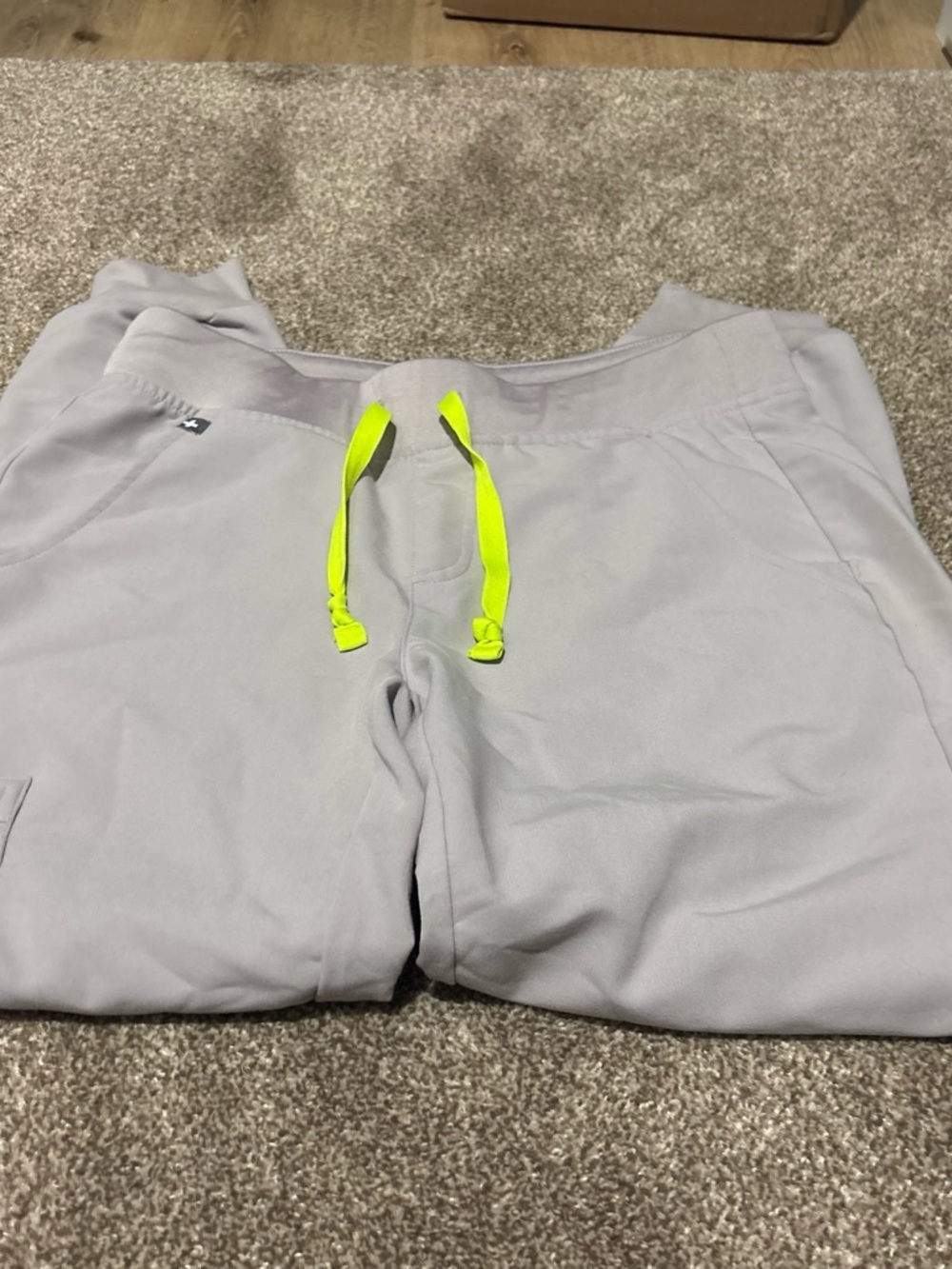 Figs Women's Light Gray Jogger Pants with Neon Yellow Drawstring small petite